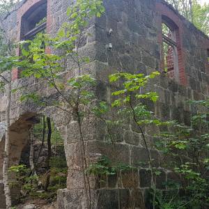 Ruiny schroniska Bergfrieden-Baude pod Grabowcem - ruiny schroniska bergfrieden baude pod grabowcem gw 1