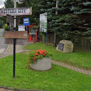 Kamień upamiętniający 700-lecie miejscowości w Ścięgnach - kamien upamietniajacy 700 lecie miejscowosci w sciegnach 4