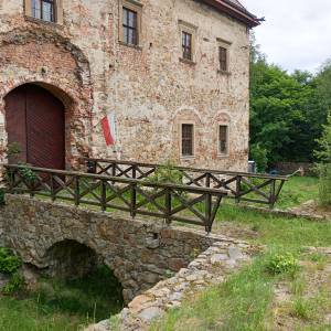 Dwór Czarne w Jeleniej Górze - dwor czarne w jeleniej gorze w 2024 roku 11