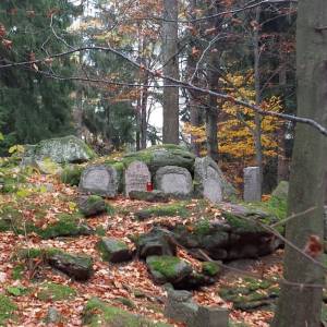 Cmentarzyk Memento w Michałowicach (Piechowice) - cmentarzyk memento w michalowicach piechowice 2