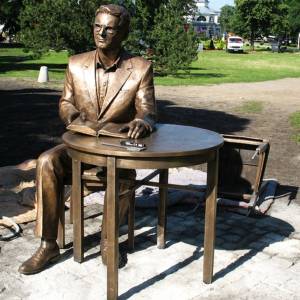 Stoliczek Krzysztofa Kolbergera w Międzyzdrojach - stoliczek krzysztofa kolbergera w miedzyzdrojach 11