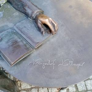 Stoliczek Krzysztofa Kolbergera w Międzyzdrojach - stoliczek krzysztofa kolbergera w miedzyzdrojach 5