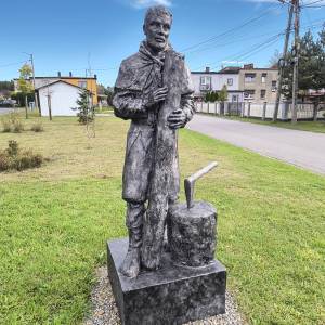 Rzeźba Gwarka (ul. Jagodowa) w Pniowcu (Tarnowskie Góry) - tarnowskie gory pniowiec ul jagodowa x ul okrezna figura gwarka 01