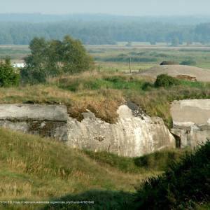 Fort II Zarzeczny - Twierdza Osowiec - bunkry twierdzy osowiec panoramio