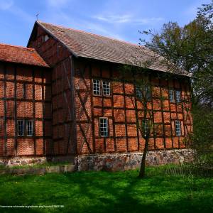 Kościół pw. Matki Bożej Częstochowskiej w Okszy - stary kosciol w okszy panoramio