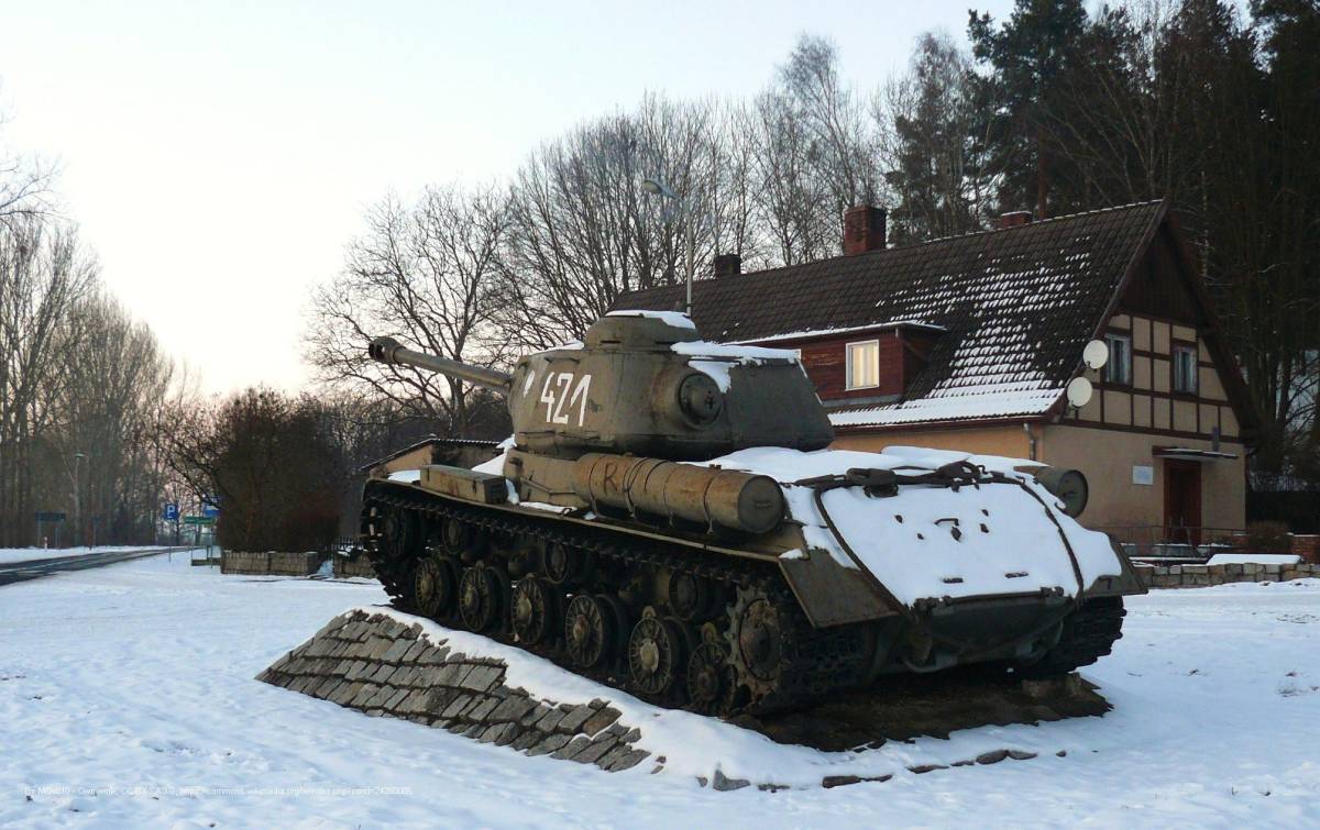 Muzeum Pamiątek 1 Armii Wojska Polskiego w Starych Łysogórkach - stare lysogorki museum tank