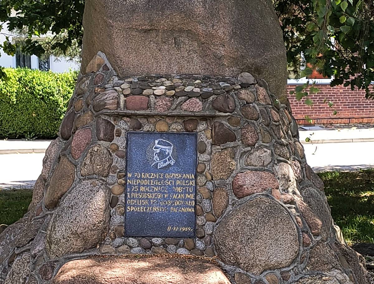 Obelisk Piłsudskiego w Pacanowie - obelisk pilsudskiego w pacanowie