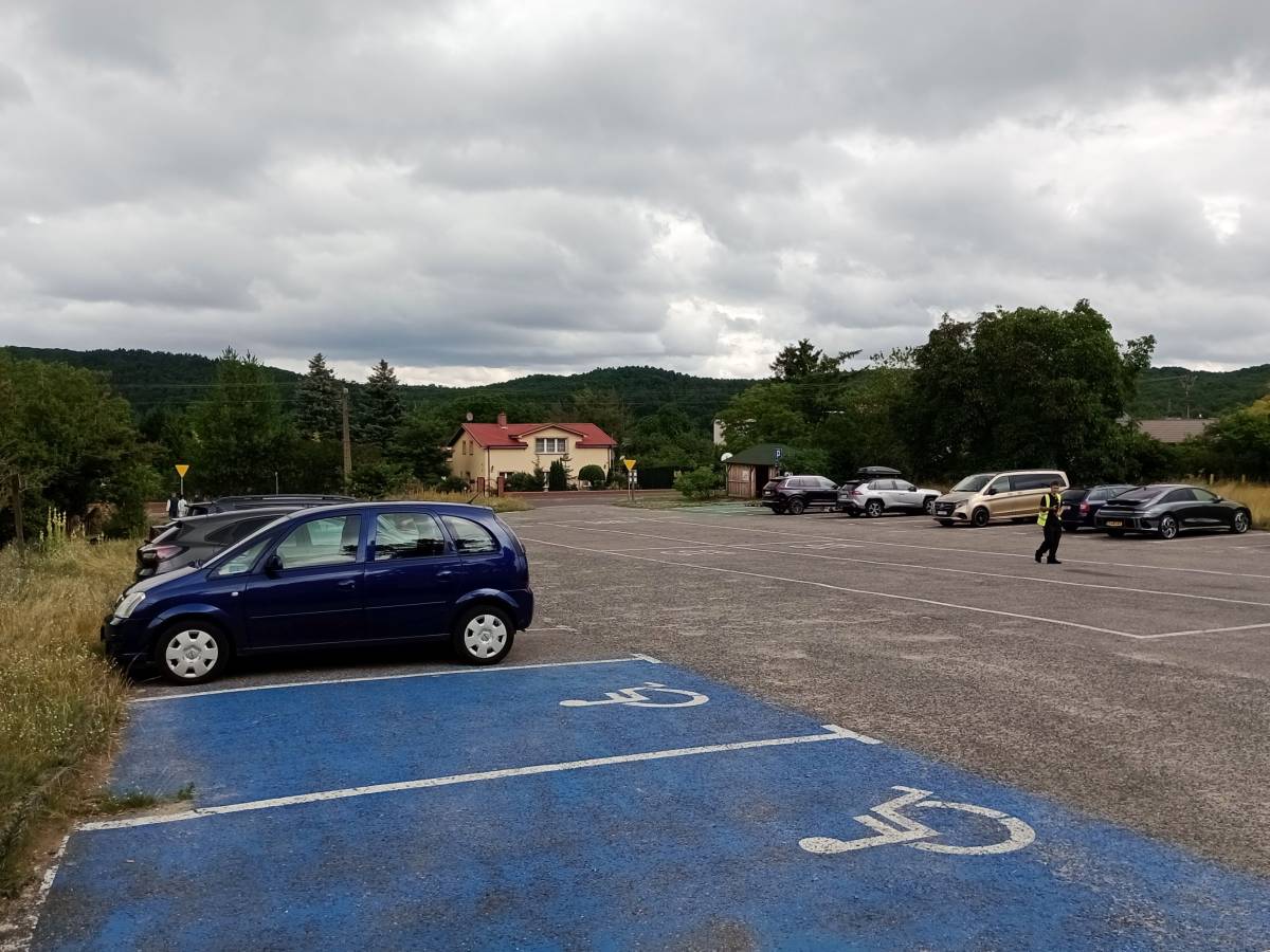 Parking przy Jeziorze Turkusowym - parking przy jeziorze turkusowym 25