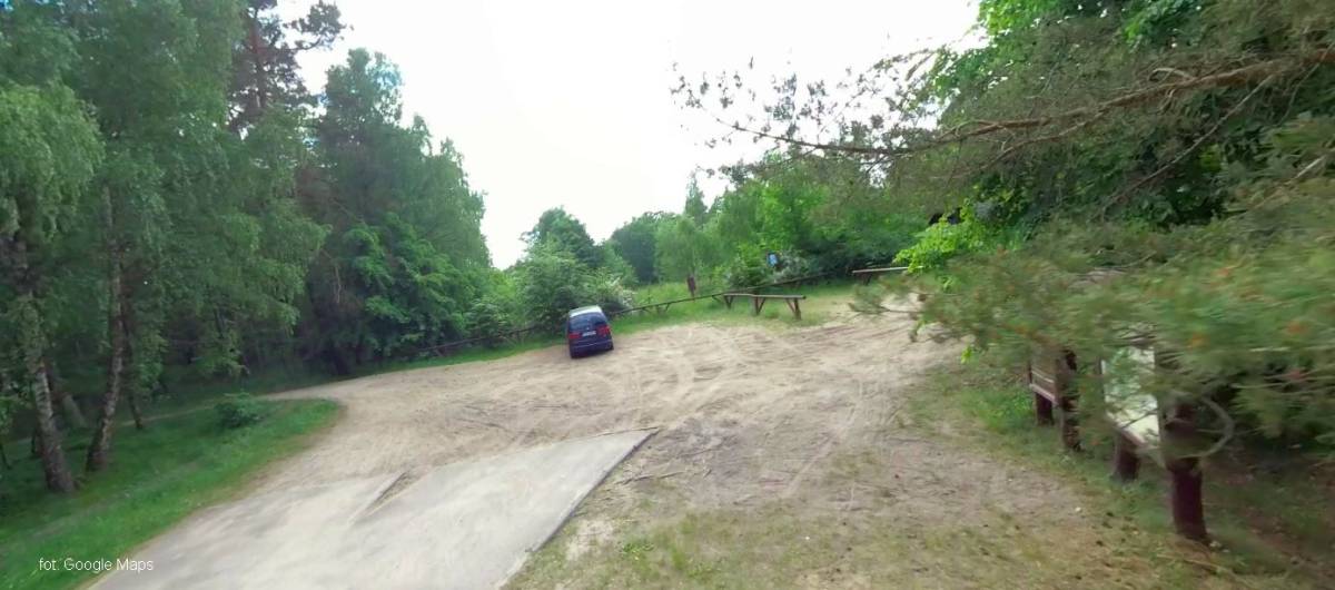 Parking przy ujściu Strugi Siedmiu Jezior do Jeziora Charzykowskiego - parking przy ujsciu strugi siedmiu jezior do jeziora charzykowskiego1