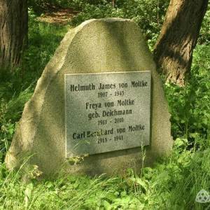 Cmentarz ewangelicki rodziny von Moltke w Krzyżowej - cmentarz ewangelicki rodziny von moltke w krzyzowej 7