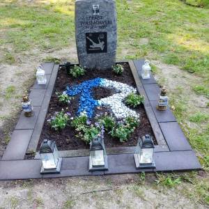 Grób Ernesta Wilimowskiego - grob ernesta wilimowskiego