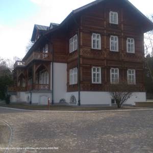 Parking przy Dyrekcji Roztoczańskiego Parku Narodowego - zwierzyniec panoramio 12