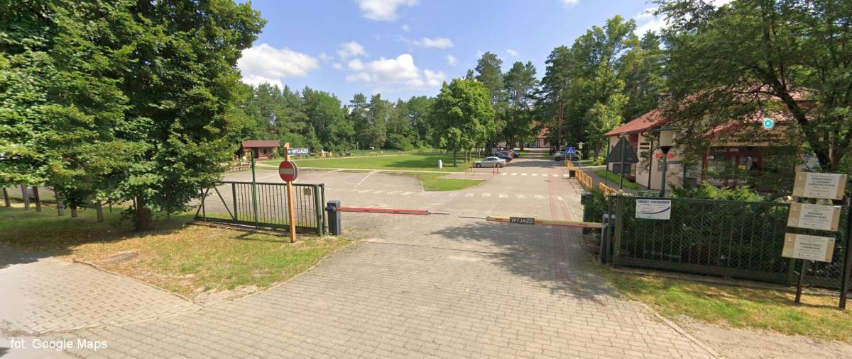 Parking przy Ośrodku Edukacyjno-Muzealnym RPN - parking przy osrodku edukacyjno muzealnym rpn 1