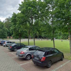 Parking przy Ośrodku Edukacyjno-Muzealnym RPN - parking przy osrodku edukacyjno muzealnym rpn 2