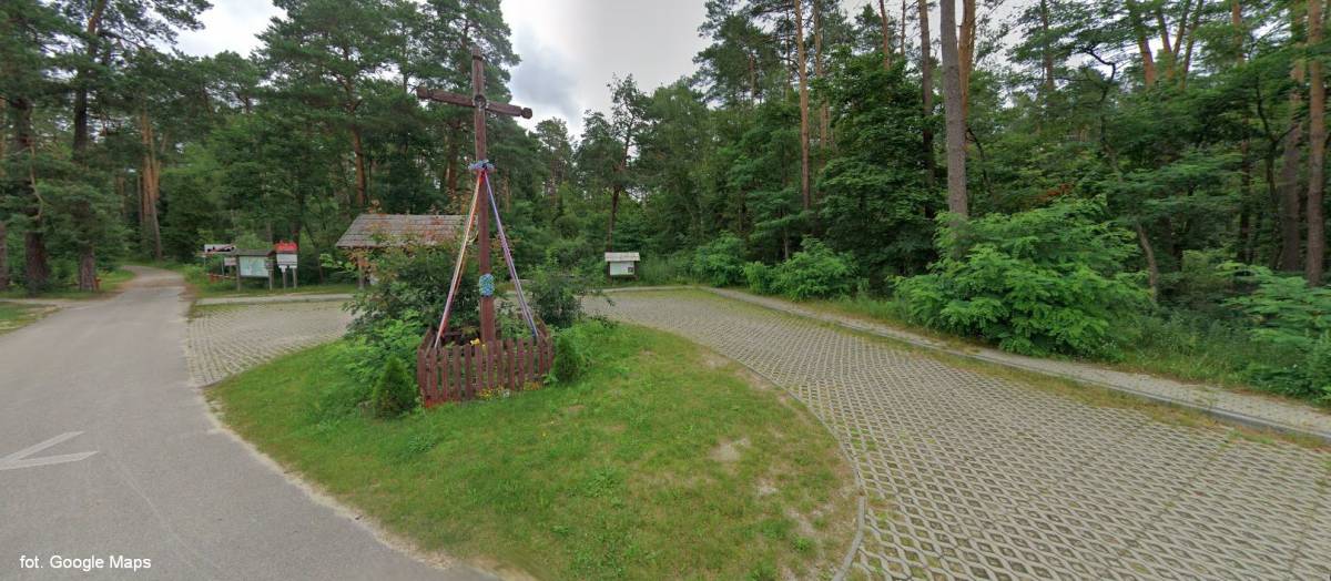 Parking przy wejściu do Parku w Górecku Starym - parking przy wejsciu do parku w gorecku starym1