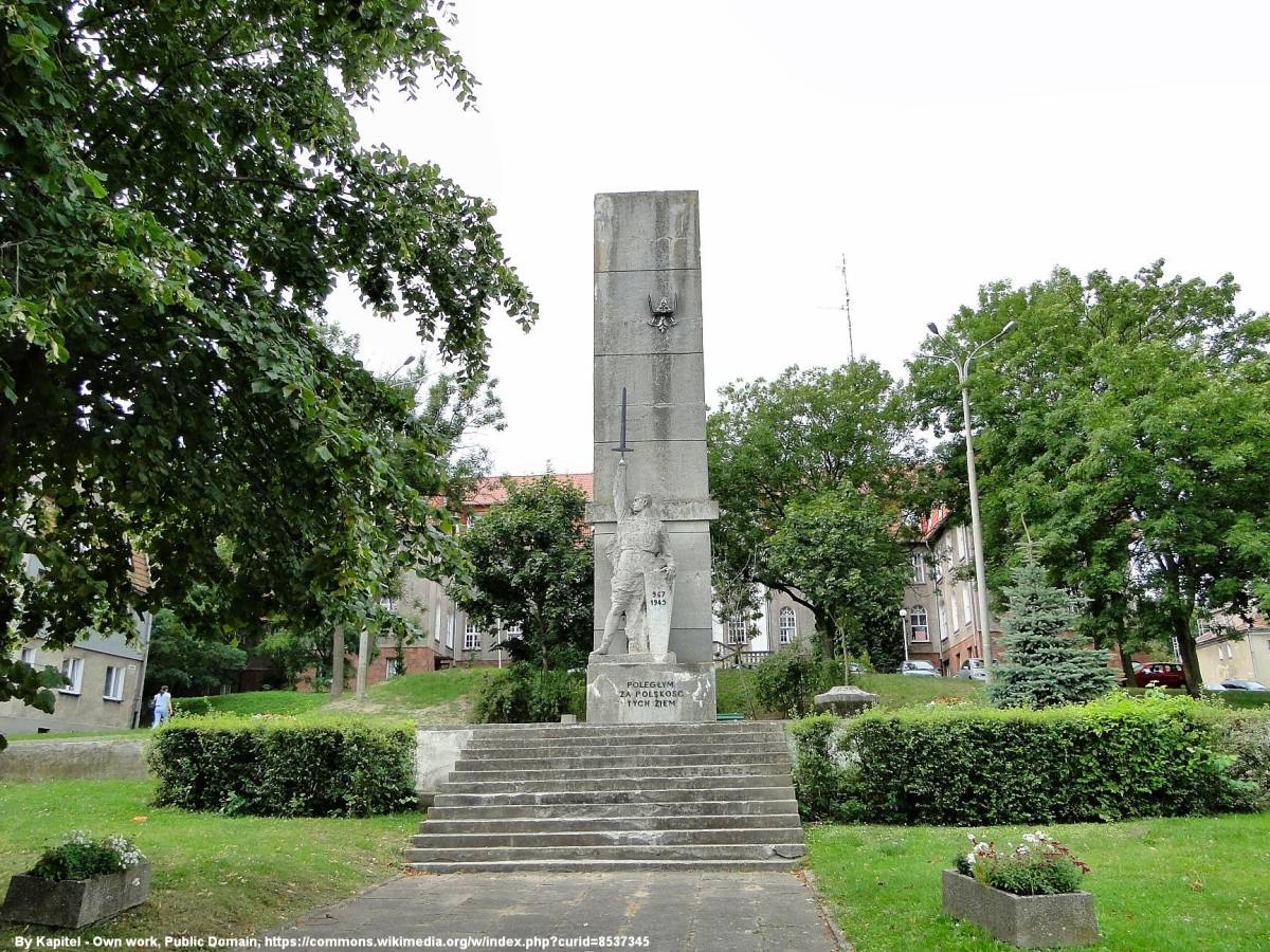 Pomnik Poległym Za Polskość Tych Ziem w Kamieniu Pomorskim - kamien pomorski pomnik poleglych za polskosc