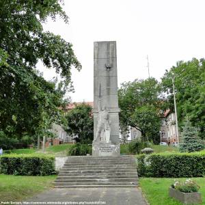 Pomnik Poległym Za Polskość Tych Ziem w Kamieniu Pomorskim - kamien pomorski pomnik poleglych za polskosc
