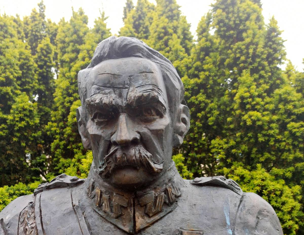 Pomnik Józefa Piłsudskiego w Kamieniu Pomorskim - pomnik jozefa pilsudskiego w kamieniu pomorskim 2 kopia