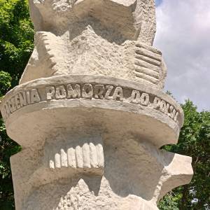 Pomnik Trygława w Wolinie - pomnik tryglawa w wolinie 9
