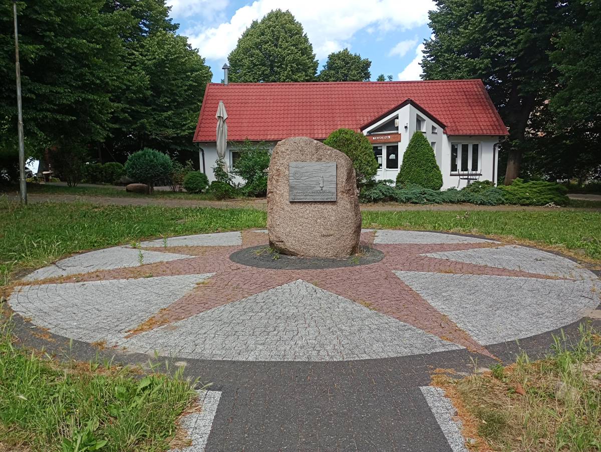 Pomnik dla tych którzy nie wrócili z morza w Wolinie - pomnik dla tych ktorzy nie wrocili z morza w wolinie 1