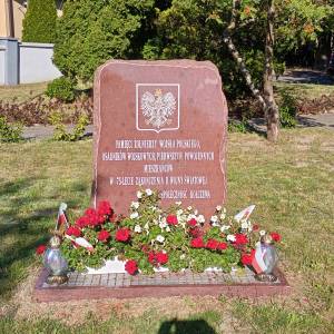 Pomnik żołnierzy Wojska Polskiego i pierwszych osadników w Kołczewie - pomnik zolnierzy wojska polskiego i pierwszych osadnikow w kolczewie 11