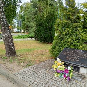 Tablica upamiętniająca Jana Pawła II w Janowie - tablica upamietniajaca jana pawla ii w janowie 6