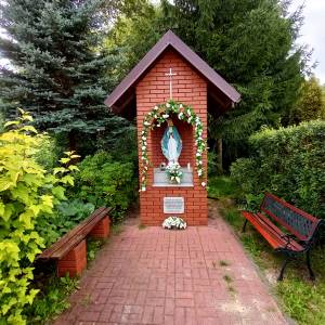Kapliczka Matki Boskiej Niepokalanej Poczętej w Łysakowie - kapliczka matki boskiej niepokalanej poczetej w lysakowie 1