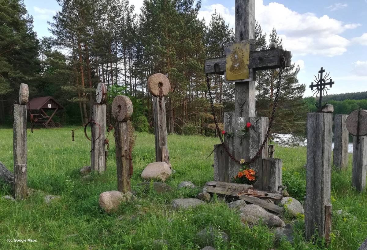 Krzyż przydrożny nad Wigrami - krzyz przydrozny nad wigrami5