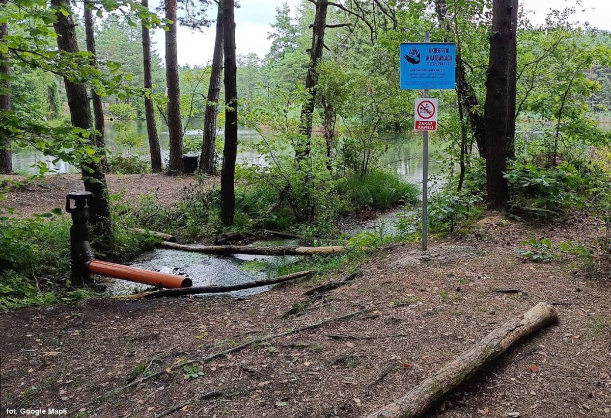 Piezometr nad rzeką Biała w Laskach - piezometr nad rzeka biala w laskach