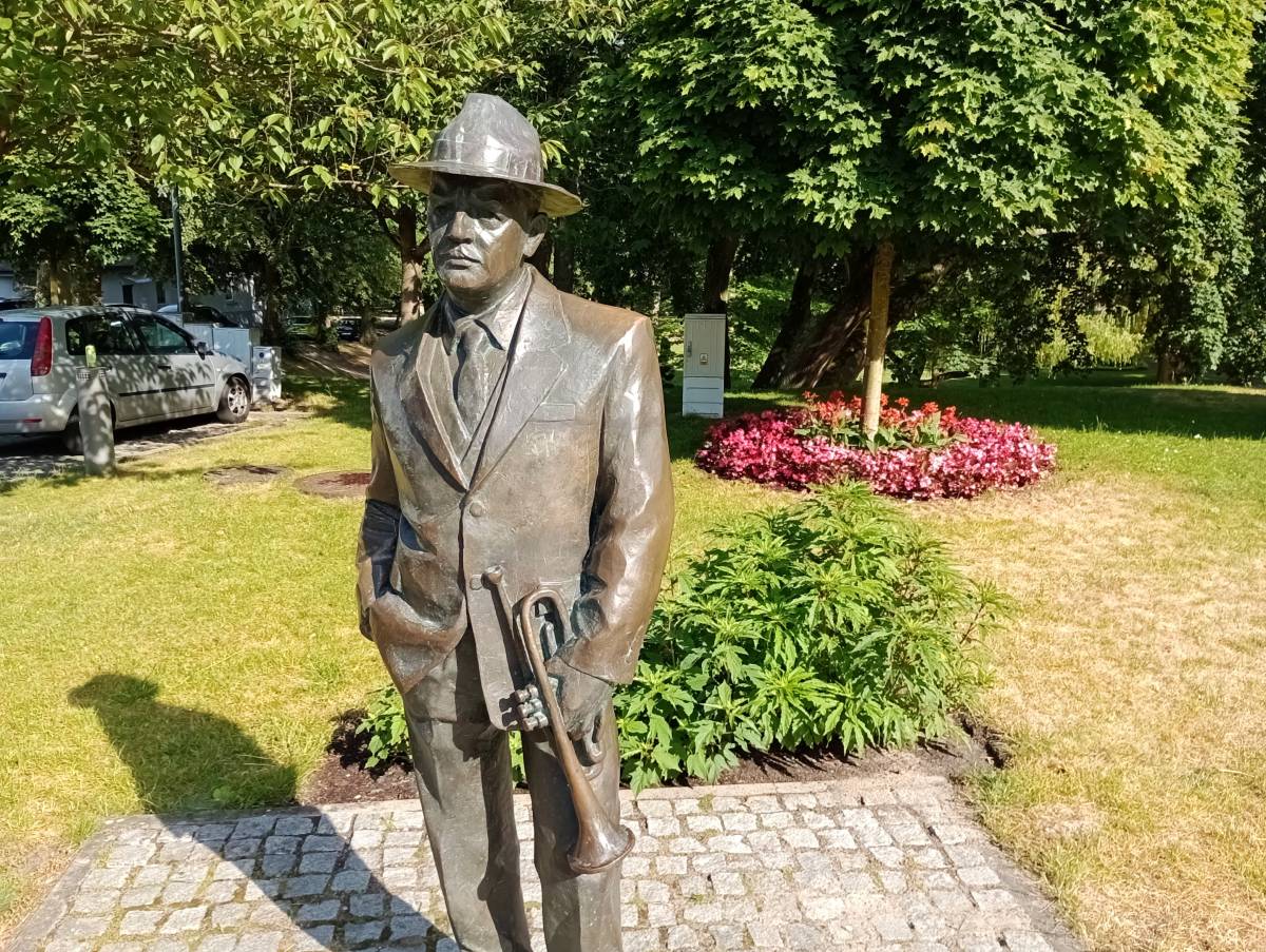 Pomnik Jana Machulskiego w Międzyzdrojach - pomnik jana machulskiego w miedzyzdrojach 4