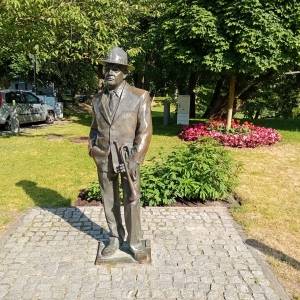 Pomnik Jana Machulskiego w Międzyzdrojach - pomnik jana machulskiego w miedzyzdrojach 3