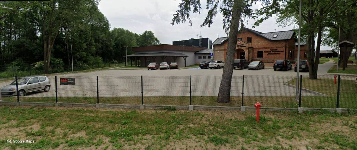 Parking przy Ośrodku Edukacji Przyrodniczej Młynarzówka - parking przy osrodku edukacji przyrodniczej mlynarzowka