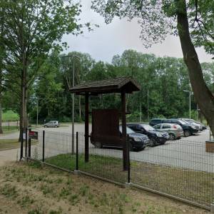 Parking przy Ośrodku Edukacji Przyrodniczej Młynarzówka - parking przy osrodku edukacji przyrodniczej mlynarzowka2