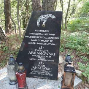 Pomnik Lotników na Górze Klonówce - pomnik lotnikow na gorze klonowce