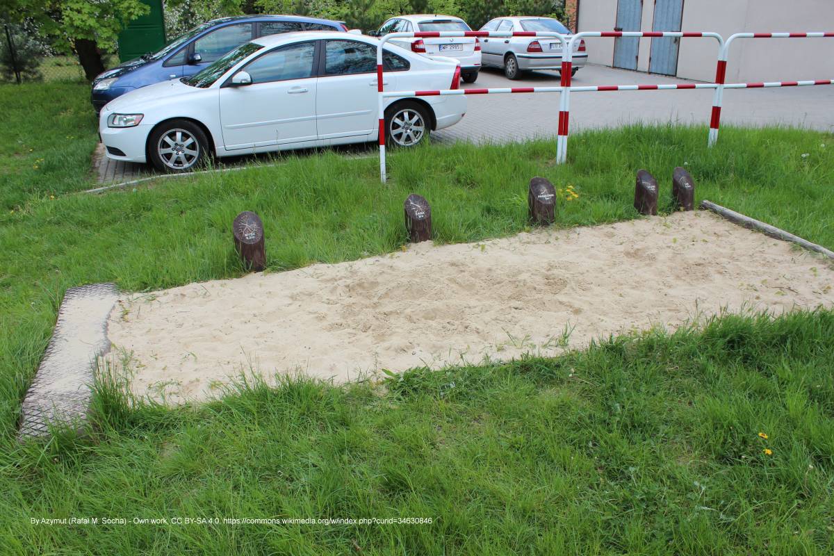 Parking przy Muzeum Poleskiego Parku Narodowego - osrodek dydaktyczno muzealny poleskiego parku narodowego 12