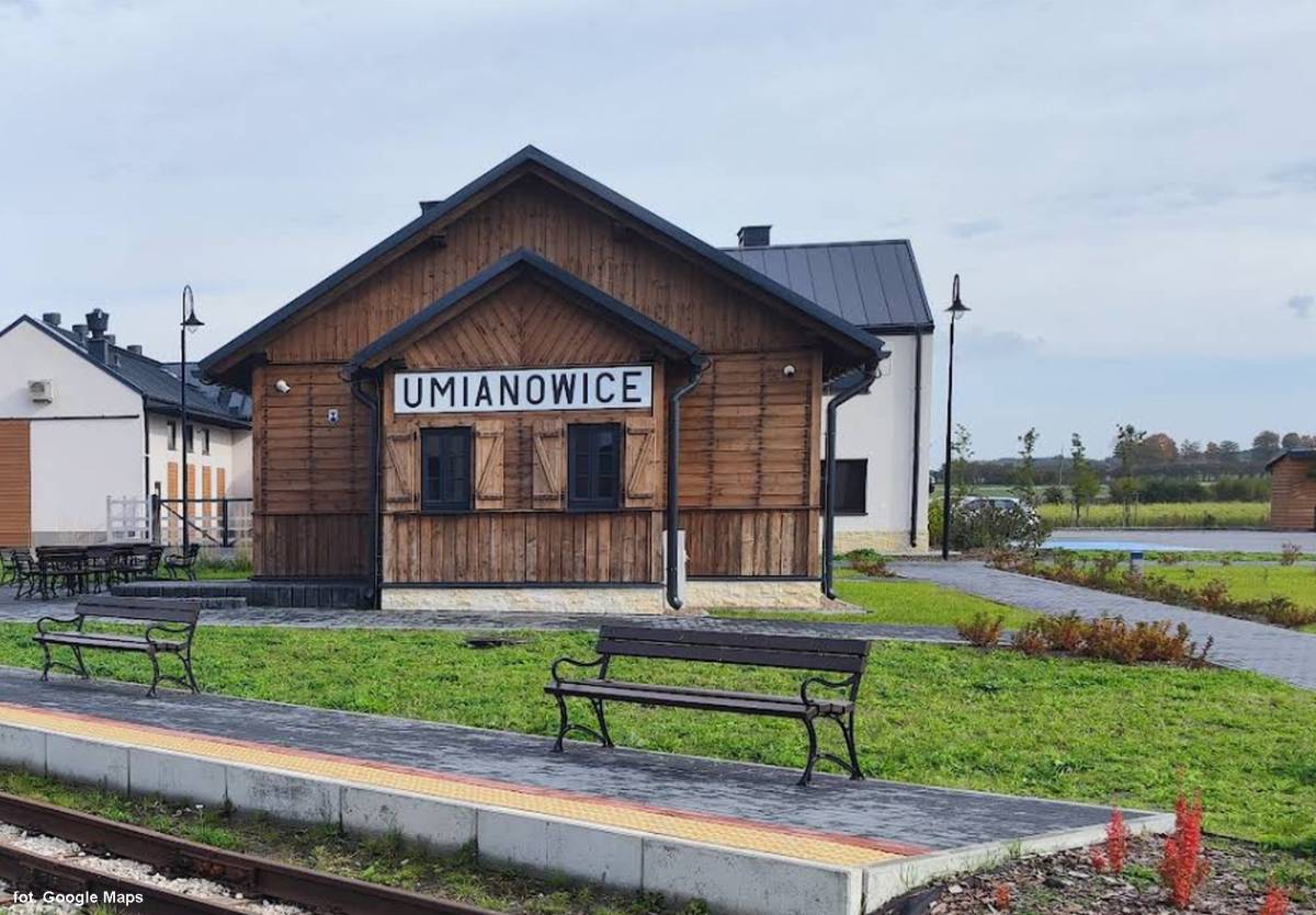 Budynek stacyjny w Umianowicach - budynek stacyjny w umianowicach 1