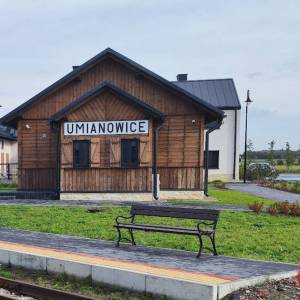 Budynek stacyjny w Umianowicach - budynek stacyjny w umianowicach 1