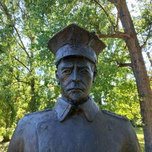 Pomnik Józefa Dowbor-Muśnickiego w Międzyrzeczu - pomnik jozefa dowbor musnickiego w miedzyrzeczu 5