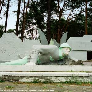 Pomnik Łącznościowca w Kęszycy Leśnej - pomnik lacznosciowca w keszycy lesnej 3