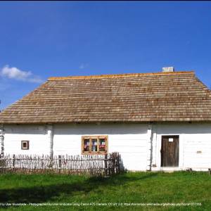 Szlak Czerwony Świętokrzyskiego Parku Narodowego - swietokrzyska chata swietokrzyskie mountains poland