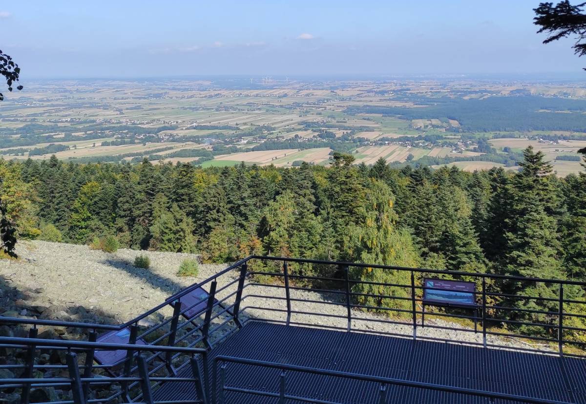 Galeria widokowa na Gołoborzu - goloborza na lysej gorze 1