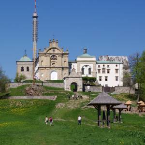 Szlak Niebieski Świętokrzyskiego Parku Narodowego - 20120430 klasztor sw krzyz 2320