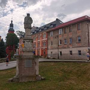 Figura św. Jana Nepomucena w Cieplicach - figura sw jana nepomucena w cieplicach 3