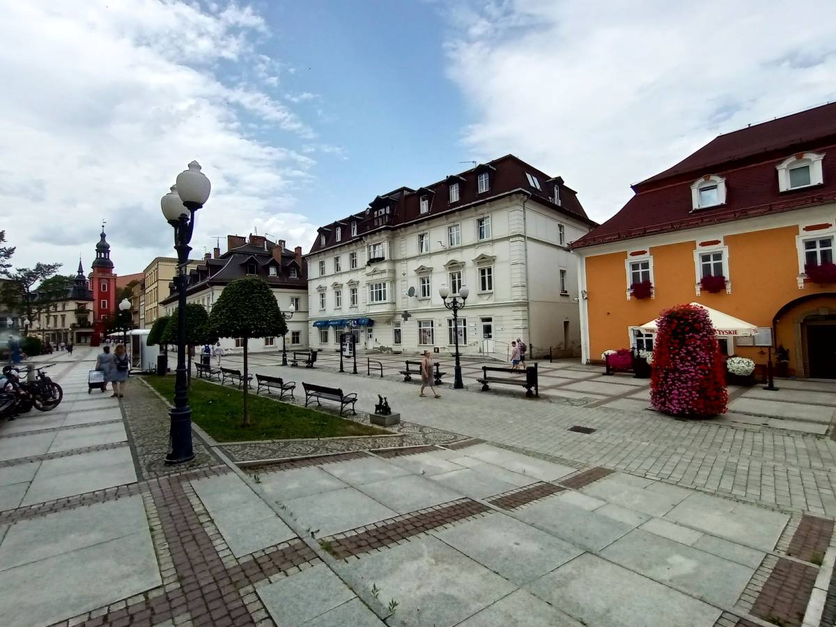 Dawny Hotel Śnieżka w Cieplicach - Atrakcje turystyczne - Odkrywcza ...