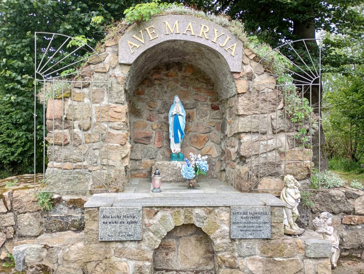 Grota maryjna w Staniszowie - grota maryjna w staniszowie 6