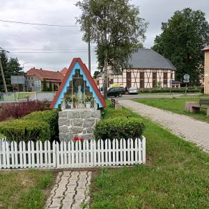 Kapliczka domkowa w Łomnicy - kapliczka przydrozna w lomnicy 3