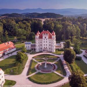 Kotlina Jeleniogórska - palac w wojanowie z drona