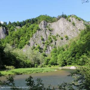 Szlak rowerowy Krościenko nad Dunajcem-Czerwony Klasztor - dunajec gorge limestone rocks 1