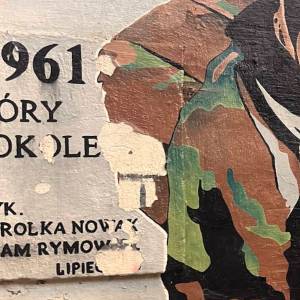 Mural Wandy Rutkiewicz w Górach Sokolich - mural wandy rutkiewicz przy schronisku szwajcarka 2