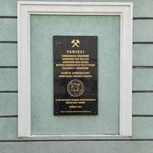 Tablica pamięci kowarskich gwarków w Kowarach - tablica pamieci kowarskich gwarkow w kowarach 2